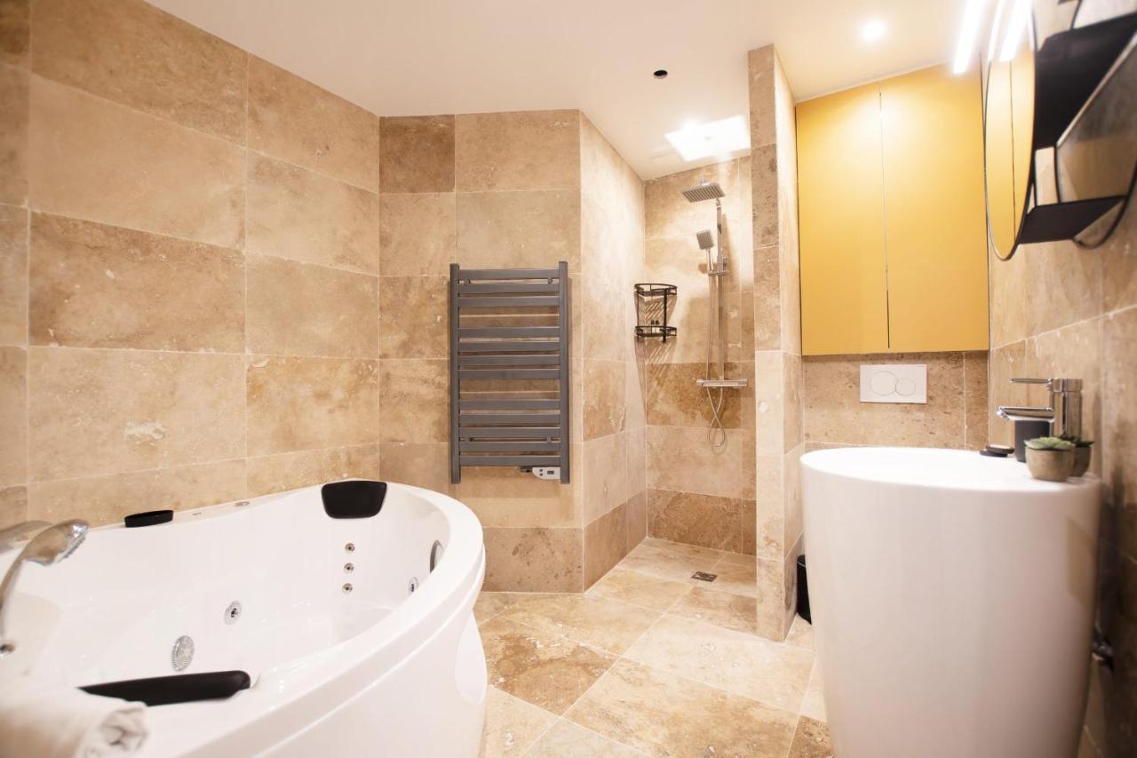 Guestready - Studio With Jacuzzi In The 10 Th Apartamento Paris Exterior foto