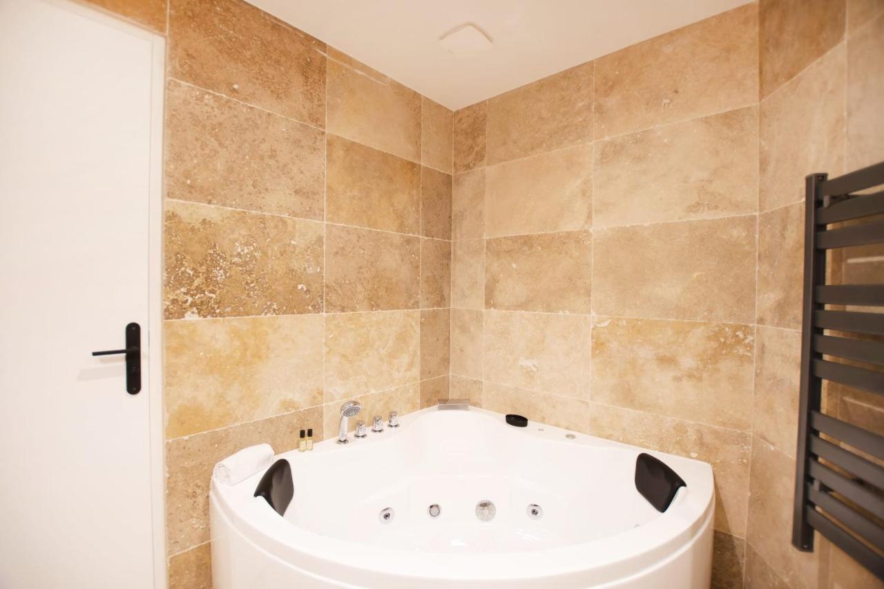 Guestready - Studio With Jacuzzi In The 10 Th Apartamento Paris Exterior foto